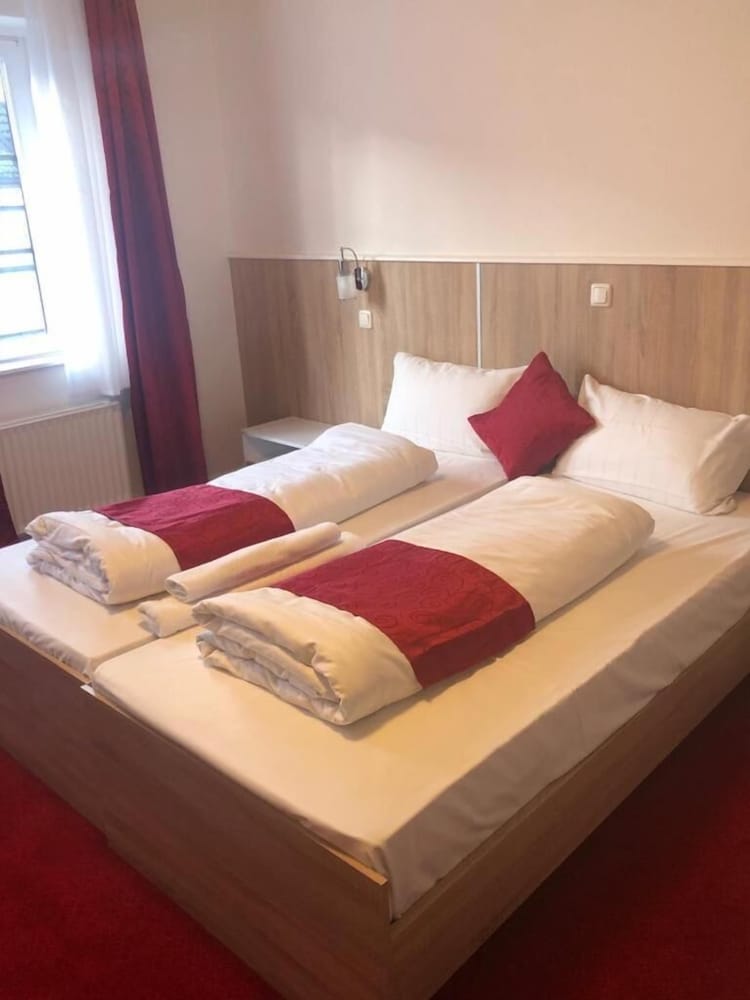 Double Room - Photo 3