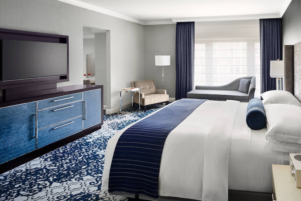 Grand Room, 1 King Bed - Photo 1