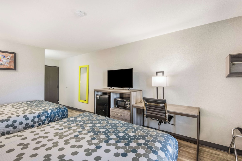Room, 2 Queen Beds photo 3
