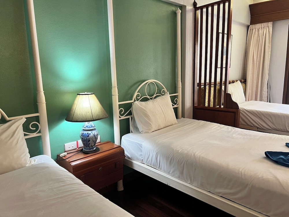 Superior Triple Room, 1 Bedroom, Non Smoking, Pool View photo 3