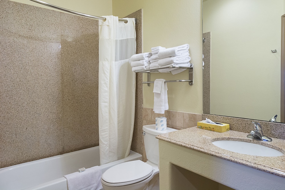 Room, 2 Queen Beds, Non Smoking, Kitchenette - Photo 6