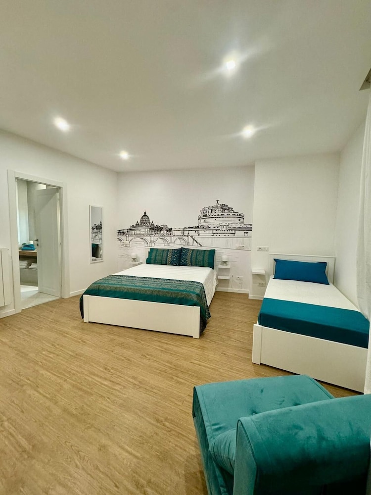 Comfort Room, City View