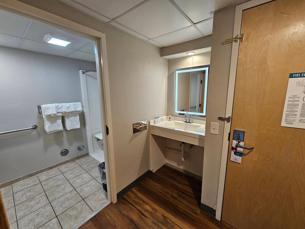 Room, 2 Queen Beds, Accessible, Non Smoking - Photo 2