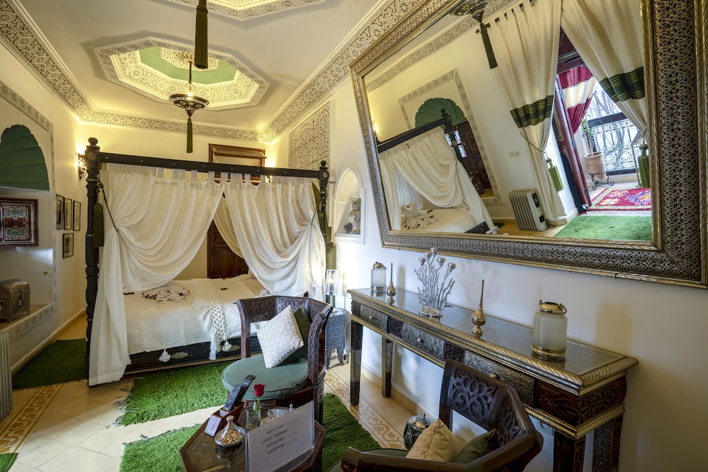Suite (Olive)