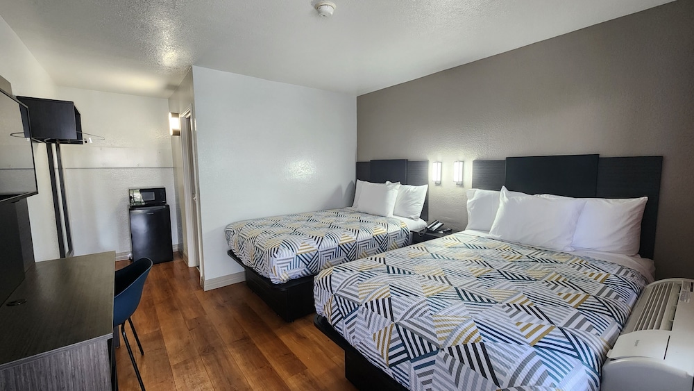 Deluxe Room, 2 Double Beds, Non Smoking, Refrigerator & Microwave