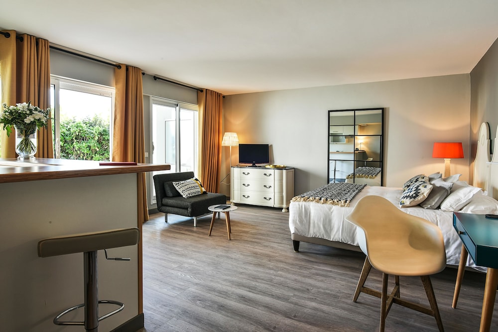 Family Studio (for 3 people)