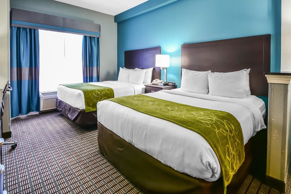 Suite, Multiple Beds, Non Smoking, Jetted Tub (2 Queen Beds, 1 Sofa Bed) - Photo 1