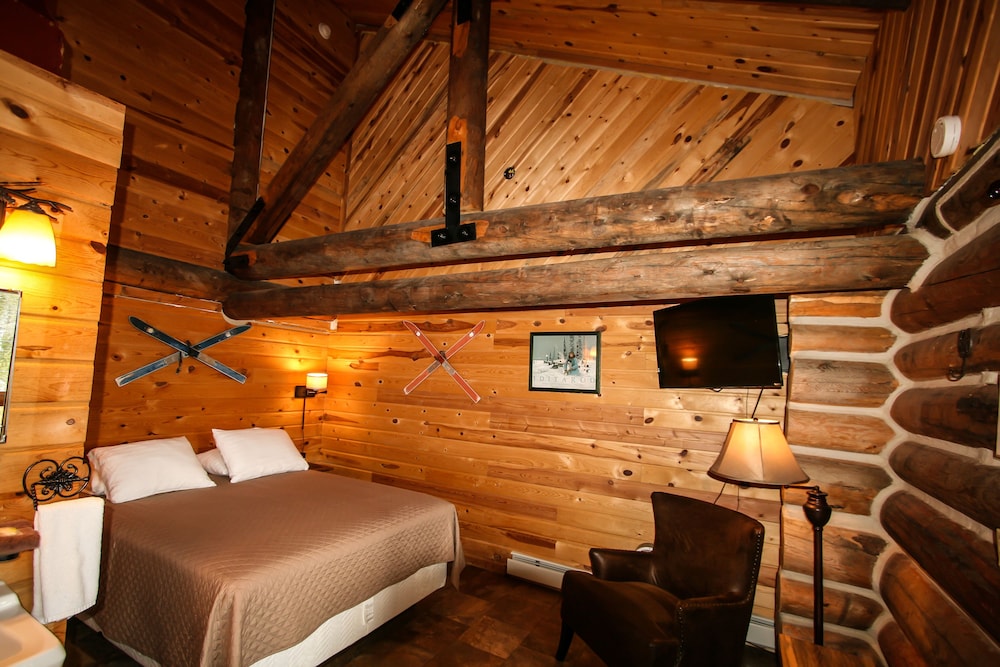 Standard Single Room, 1 Queen Bed, Mountain View (Winter) photo 2