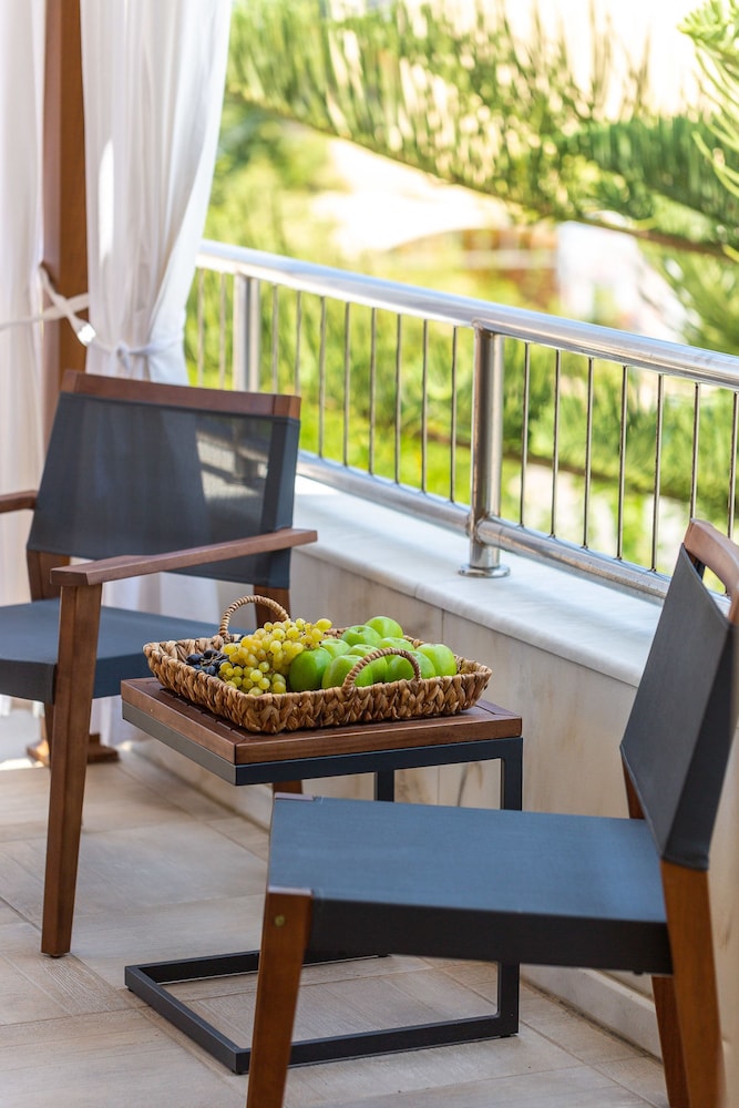 Premium Suite, Jetted Tub (Outdoor-Family) - Photo 3