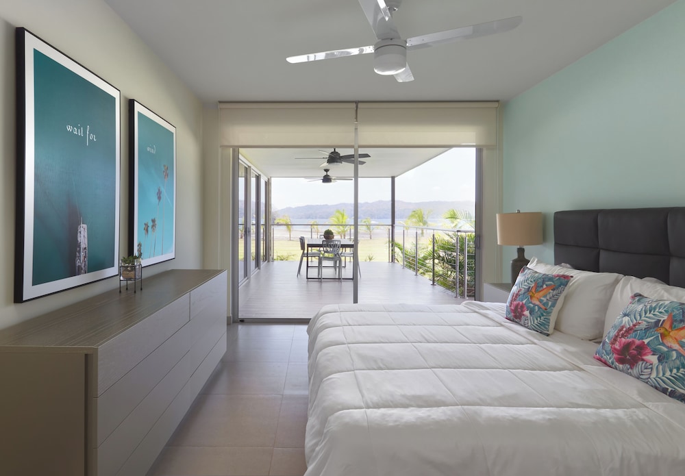 Panoramic Condo, 4 Bedrooms, Ocean View, Oceanfront