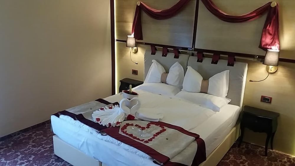 Deluxe Double Room, 1 Queen Bed photo 3