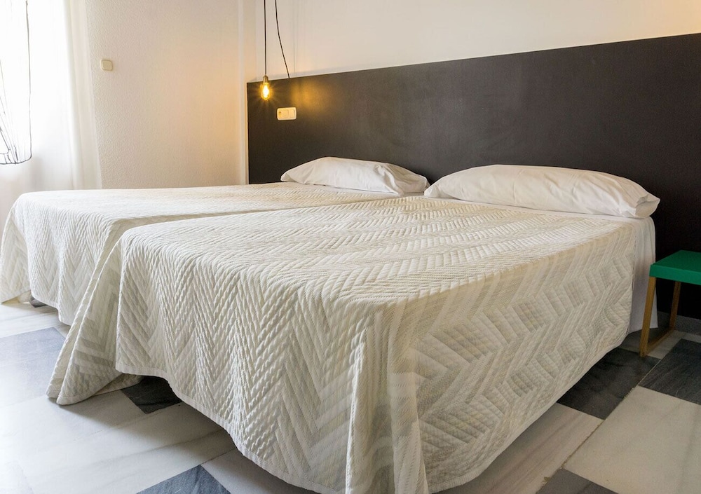 Basic Double Room Single Use photo 2