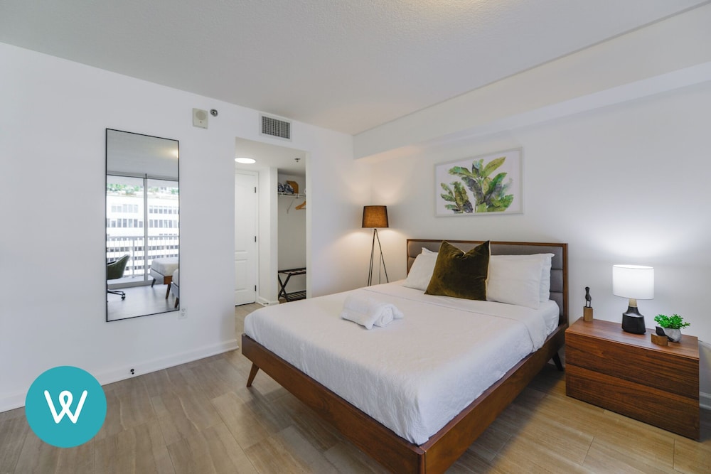 Luxury Condo, 1 Bedroom, City View photo 3