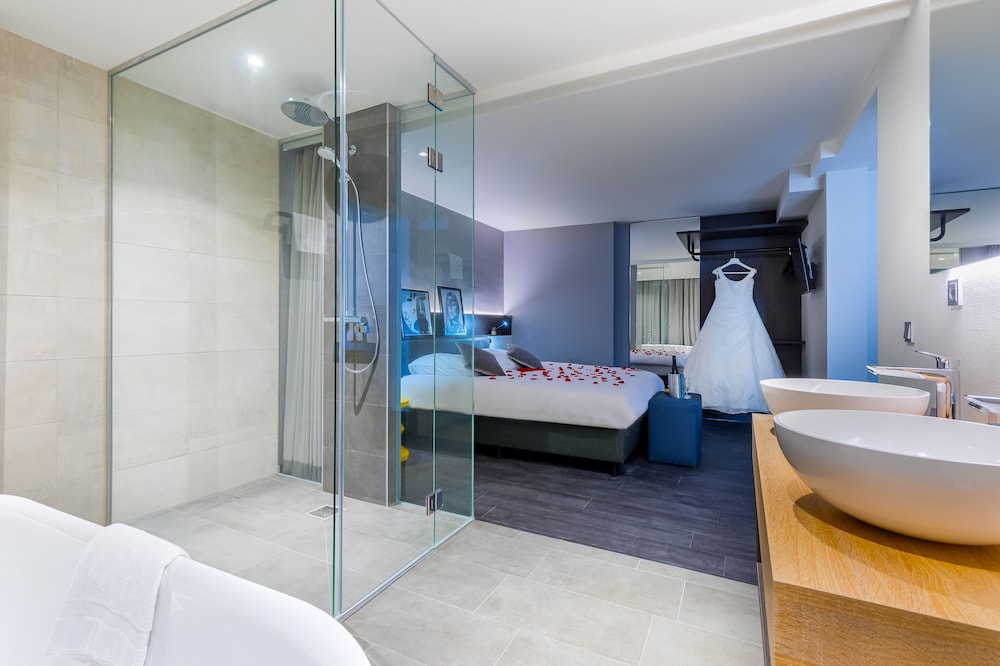 Luxury Suite, Lake View - Photo 2