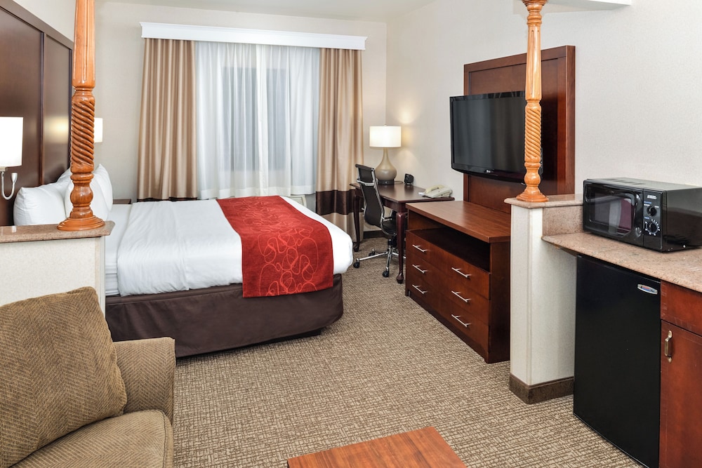Suite, King, Sofabed, Non Smoking - Photo 3