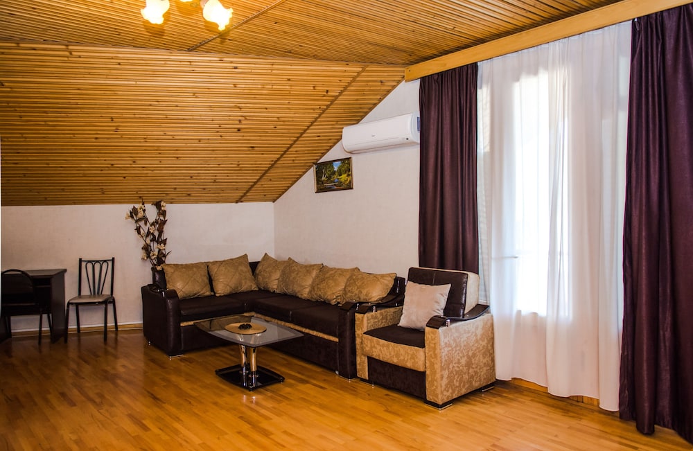 Family Room, Balcony photo 3