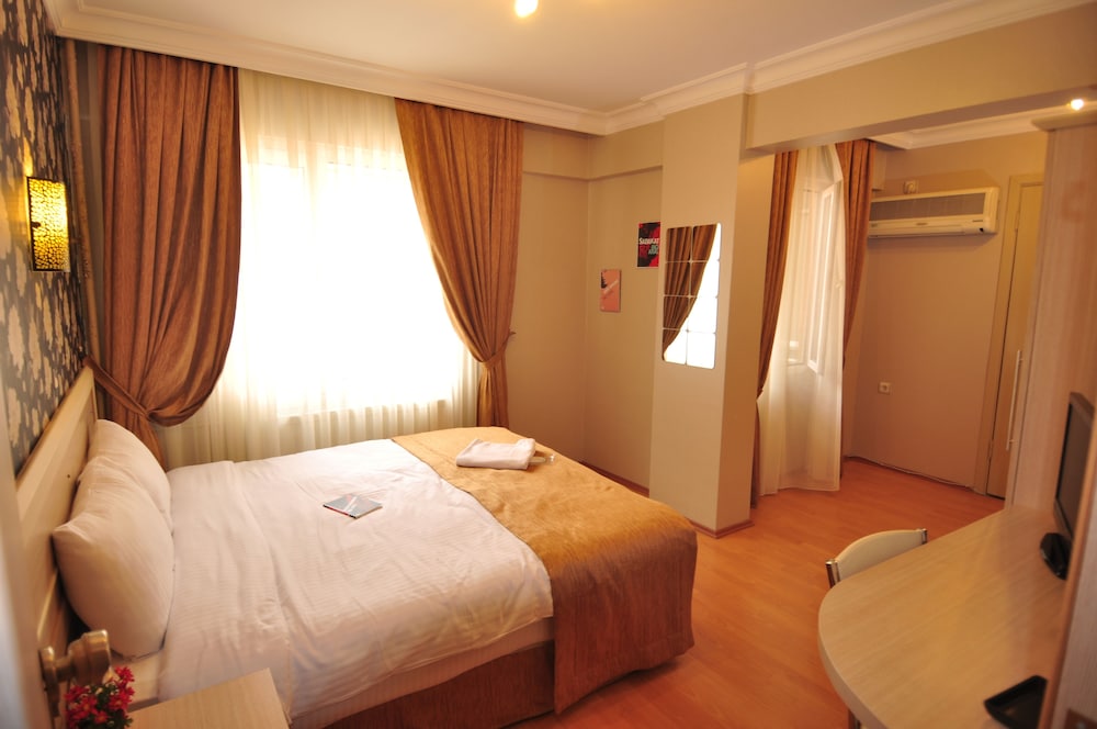 Standard Room thumbnail 5