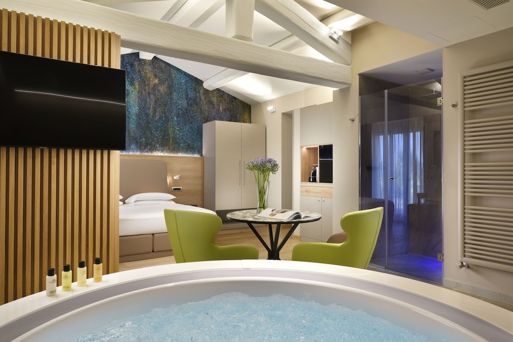 Deluxe Studio Suite photo 1