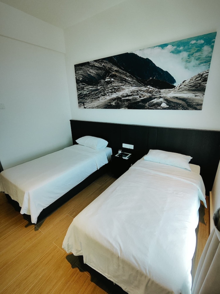 Deluxe Suite, 2 Bedrooms, Balcony, City View