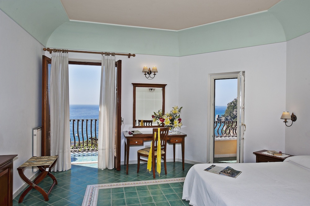 Superior Double or Twin Room, Jetted Tub, Sea View photo 1