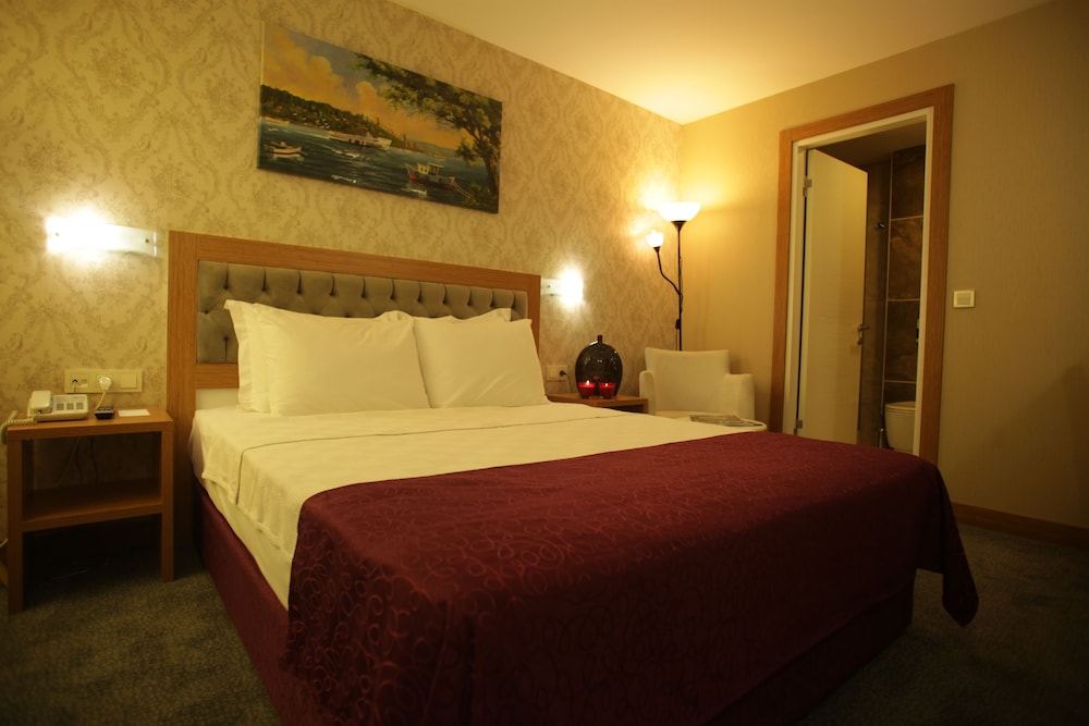 Economy Double Room, No Windows photo 3