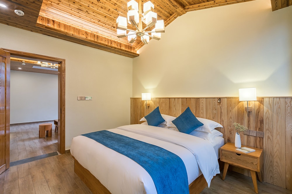 Standard Suite, Courtyard Area photo 1