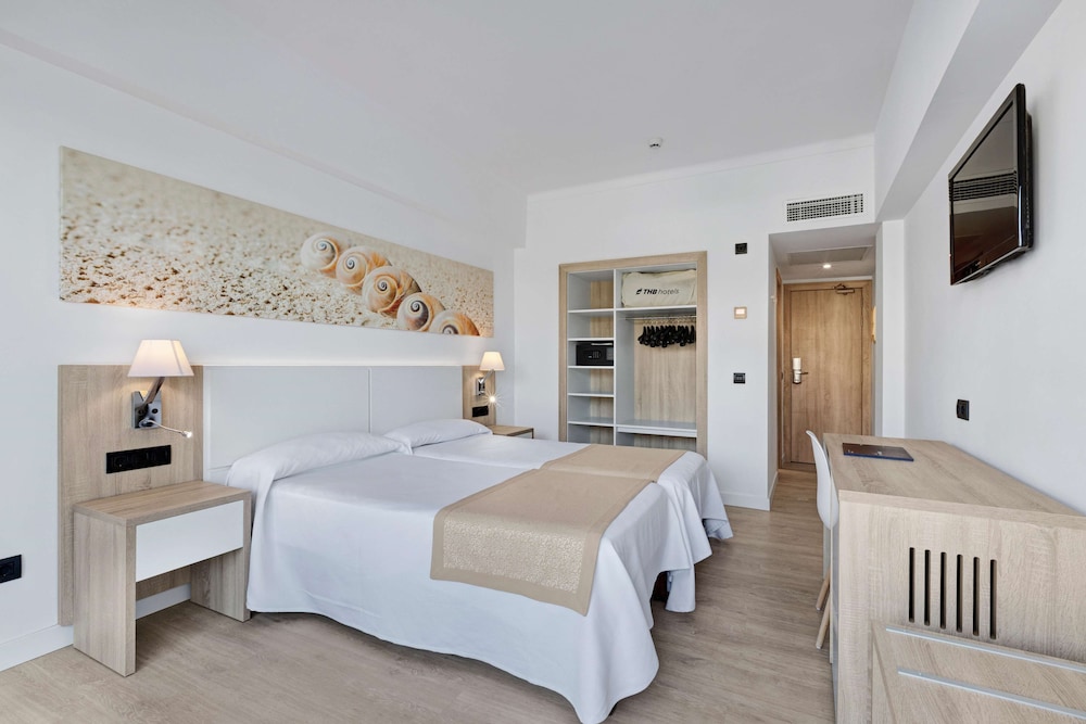 Standard Room, Balcony (2 Adults + 1 Child) - Photo 2