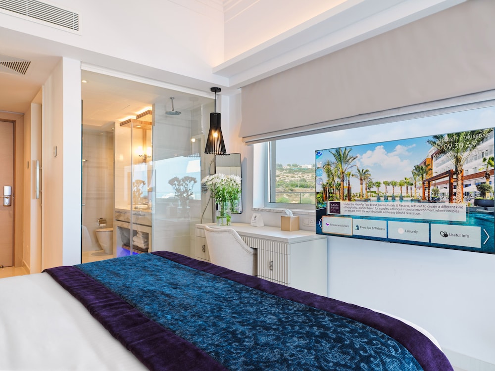 Superior Room, Pool View - Photo 3