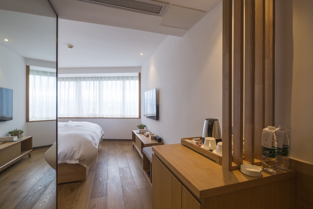 Comfortable King-Size Room photo 3