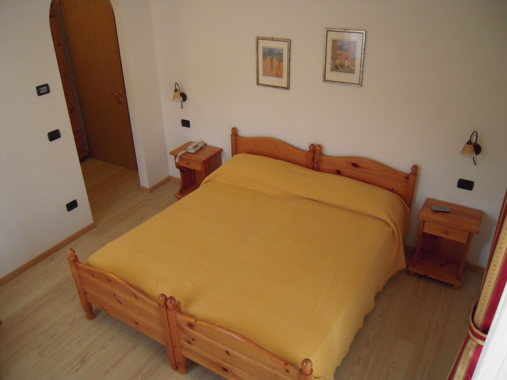 Double or Twin Room photo 2
