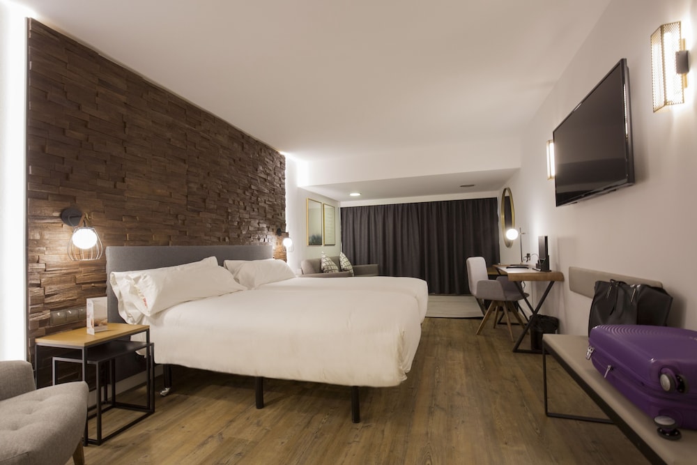 Deluxe Twin Room, City View