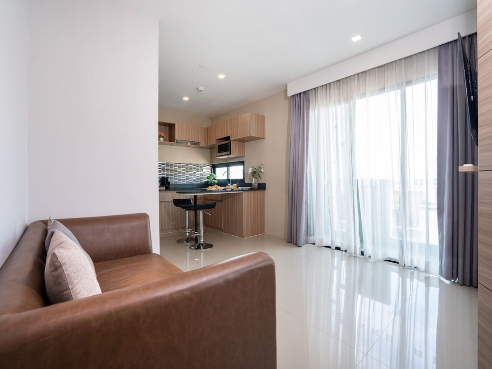 Family Room - Photo 4