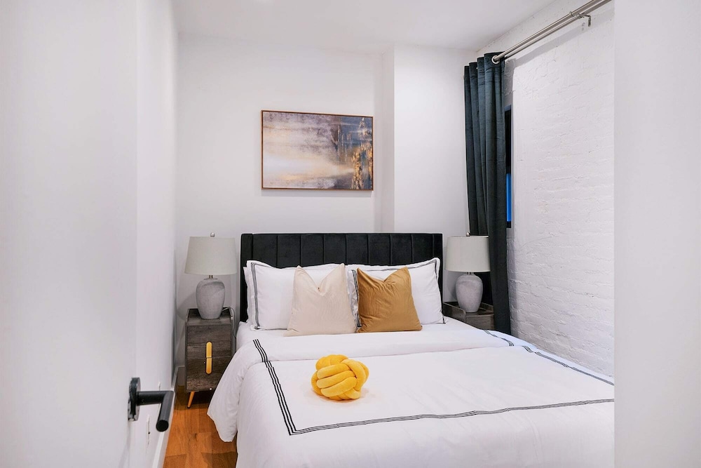 Apartment, 2 Bedrooms, Pets Allowed photo 2