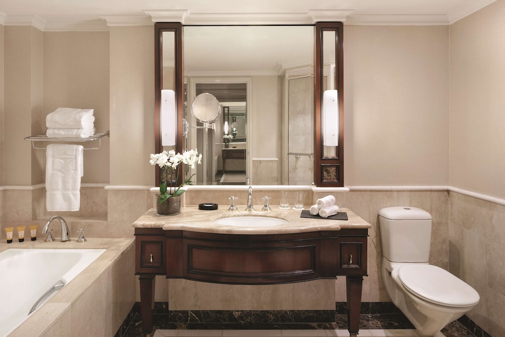Suite, Club Lounge Access, Harbor View (Governor, High Floor)