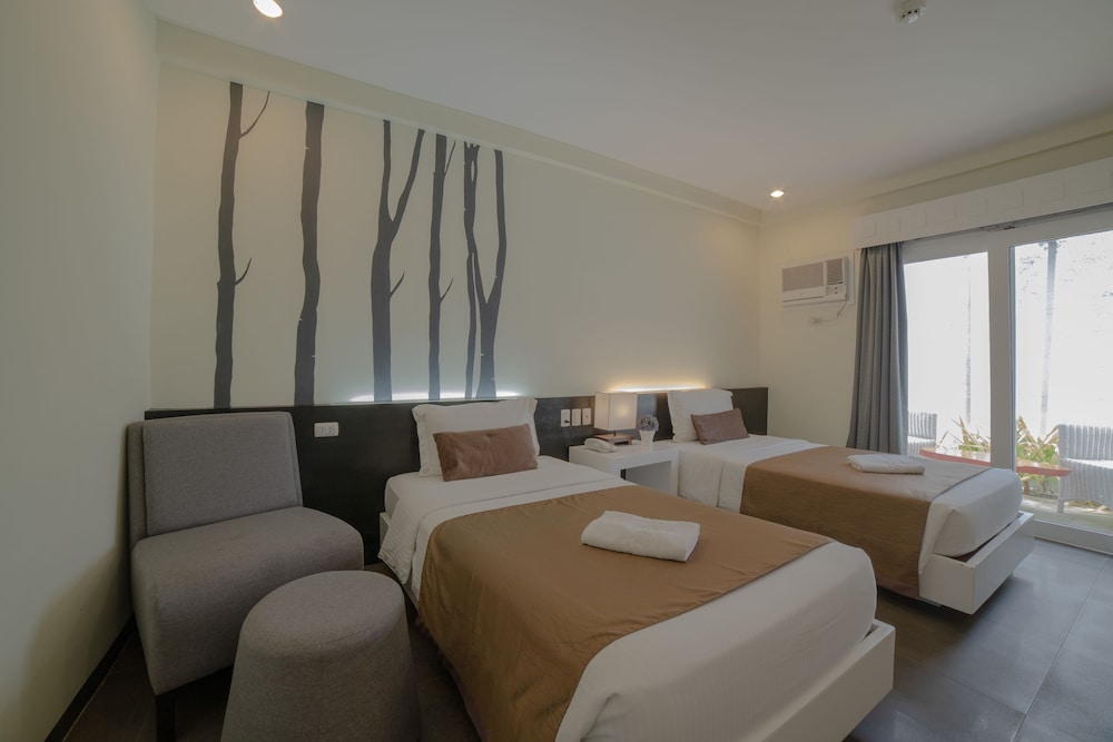 Deluxe Double or Twin Room, Lanai photo 1