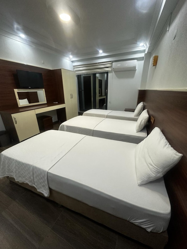 City Room, 3 Bedrooms photo 1
