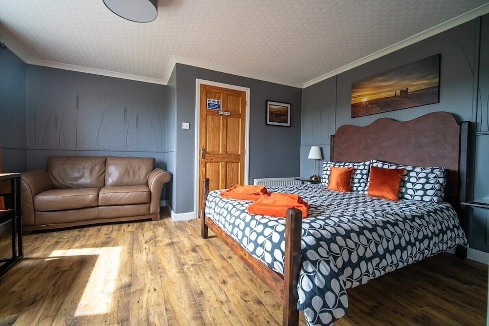 Double Room, Multiple Beds, Non Smoking (The Grey Suite) photo 1