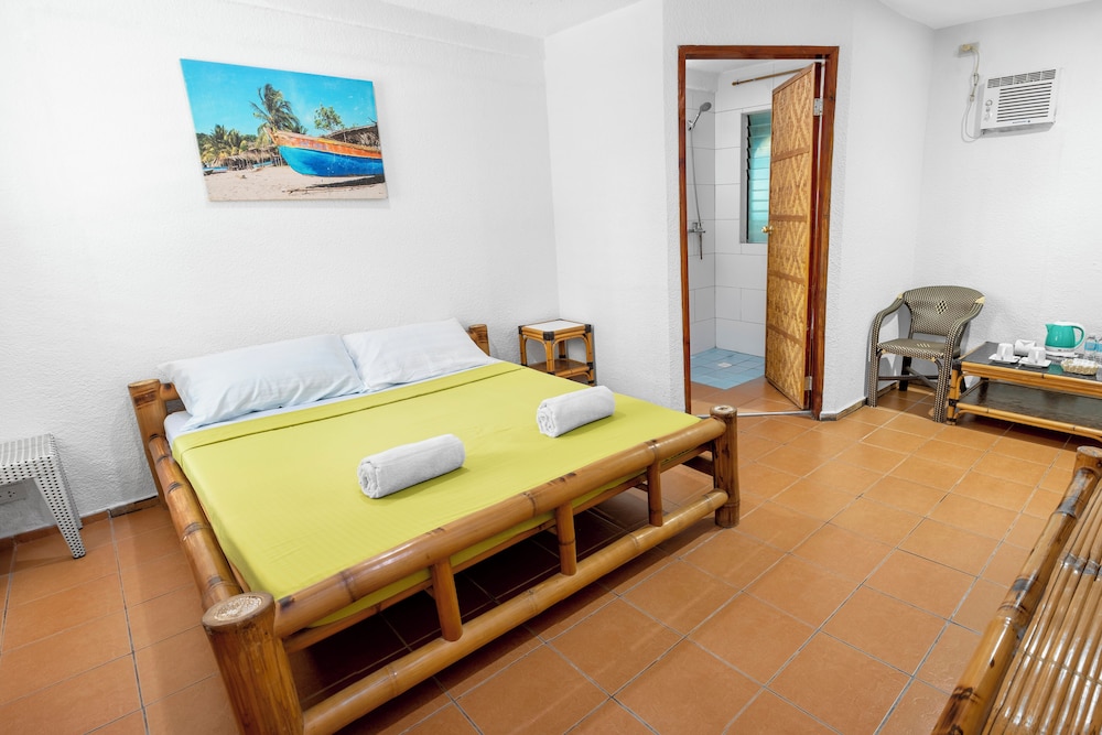 Double Room (with Air Conditioner) photo 1