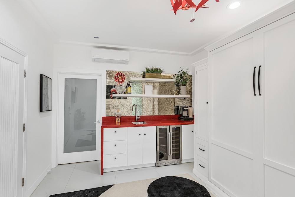 Ocean Pearl Suite photo 2