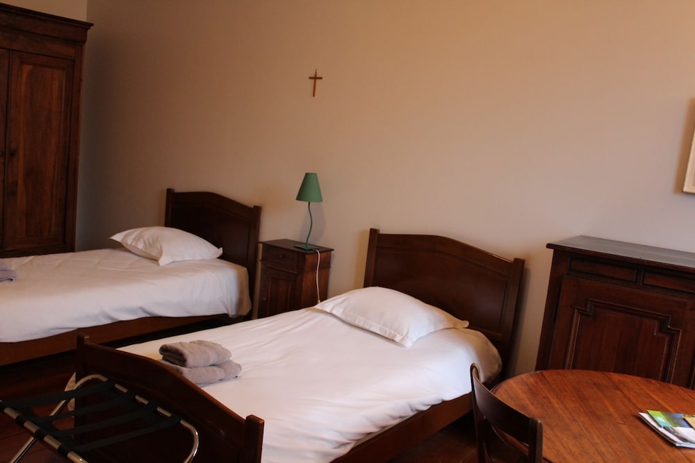 Double or Twin Room - Photo 2