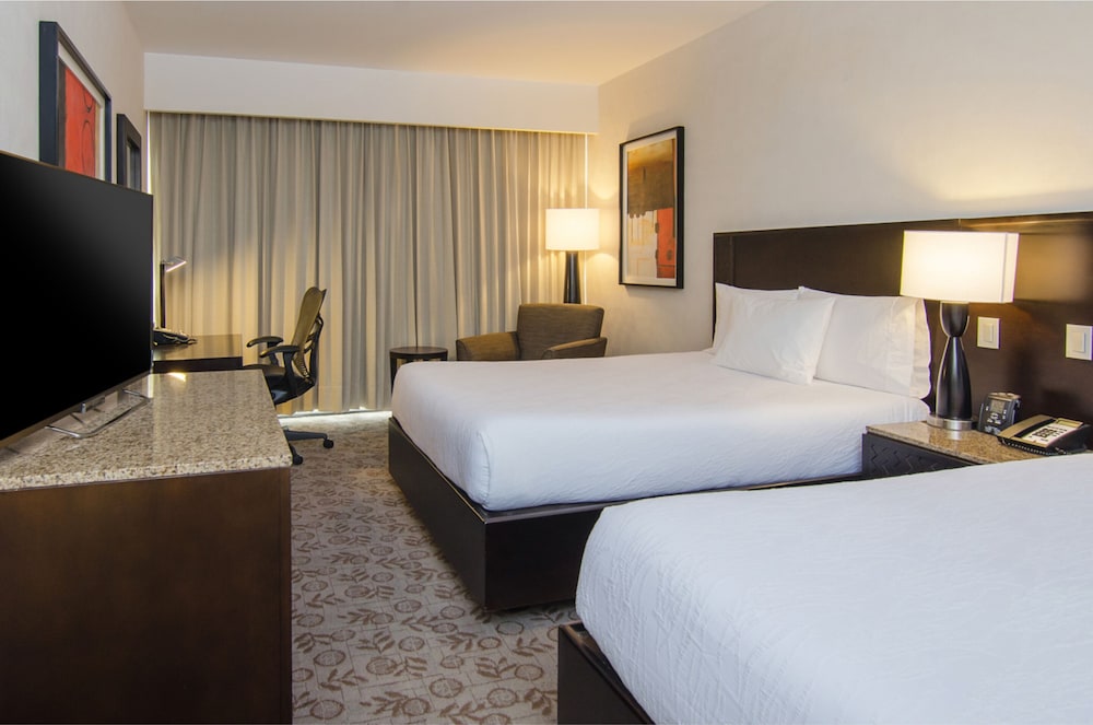 Comfort Room, 2 Queen Beds, Accessible, Bathtub - Photo 8