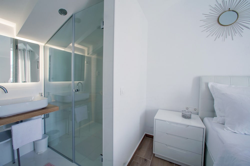 Luxury Penthouse (2 Bedrooms) with Sea view and Hot Tub photo 2