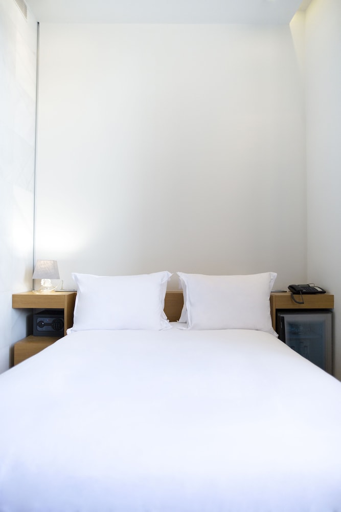 Basic Double Room Single Use - Photo 4