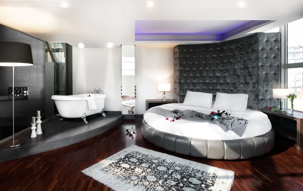Suite, Jetted Tub, City View (Princess)