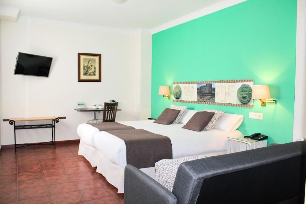 Family Quadruple Room (2 Adults + 2 Children) photo 2