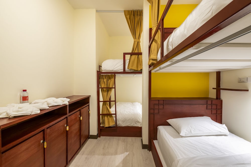Bed In 8 Bed Female Dormitory Room photo 1