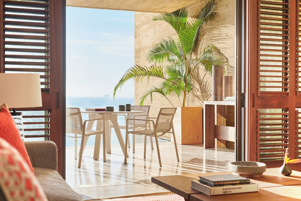 Beachfront Two-Bedroom Outer-Connected Suite With Infinity Pool - Photo 5