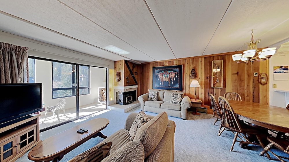 Condo, 2 Bedrooms