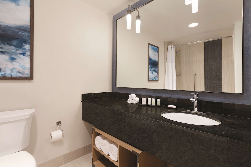 Room, 2 Double Beds, Accessible (Mobility & Hearing, Roll-in Shower) - Photo 4
