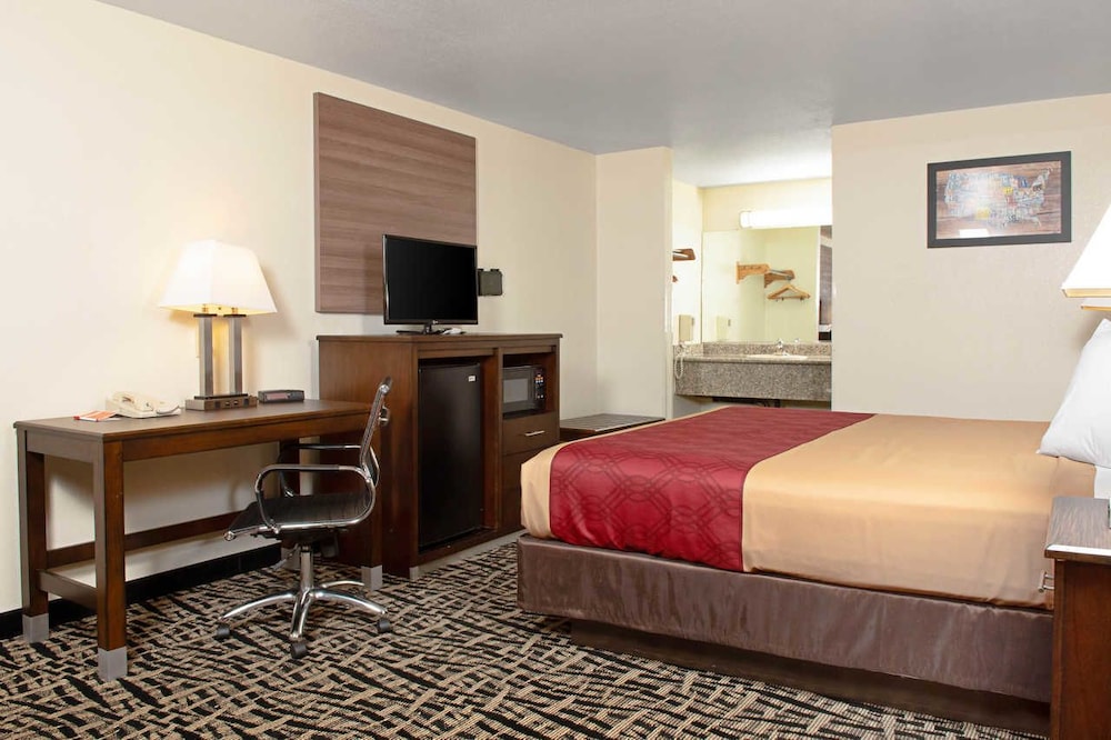 1 Queen Bed - Non Smoking - Photo 4